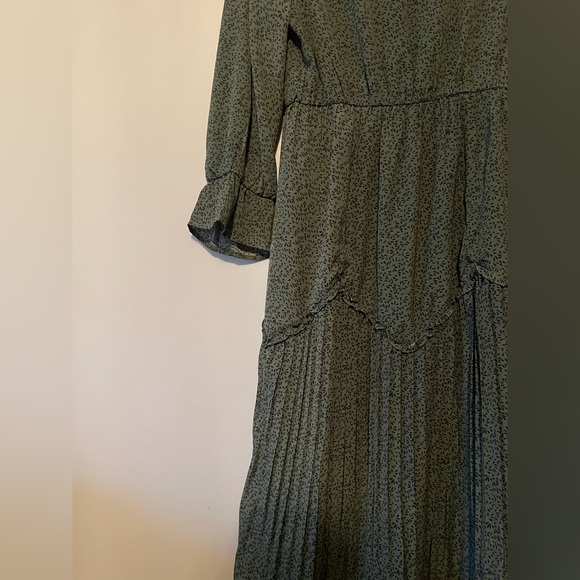 Elegant Green Boho Cottagecore Tiered Midi Dress - Picture 4 of 8